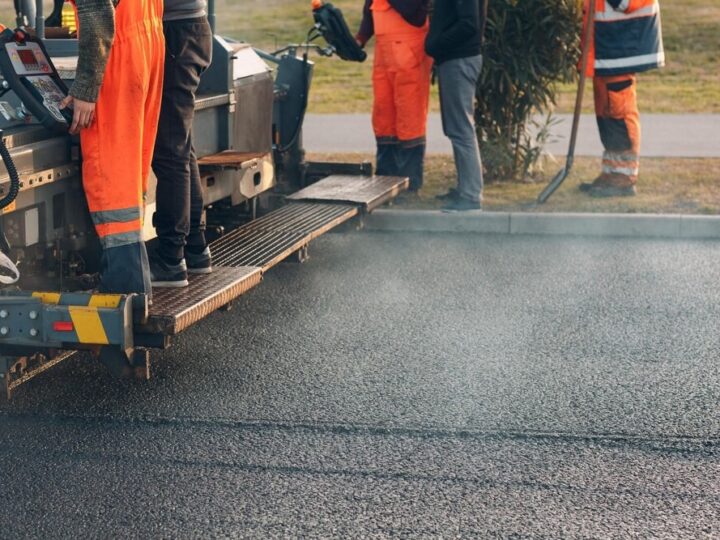 Zamknięcie przejazdu kolejowego w Jełowej: utrudnienia w ruchu do 2026 roku