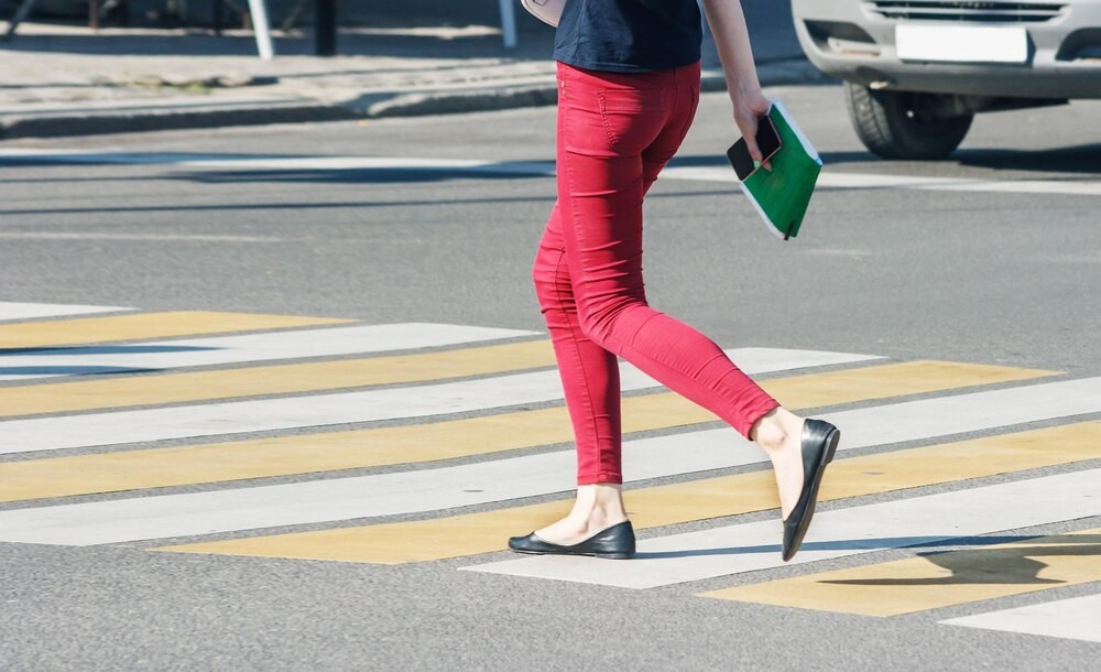 Bezpieczni na Drogach: Policja Wzmacnia Ochronę Pieszych i Rowerzystów