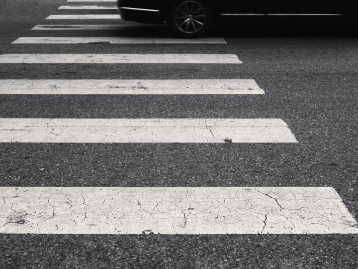 Akcja „Niechronieni uczestnicy ruchu drogowego” w województwie opolskim: Policja kontroluje bezpieczeństwo pieszych i rowerzystów